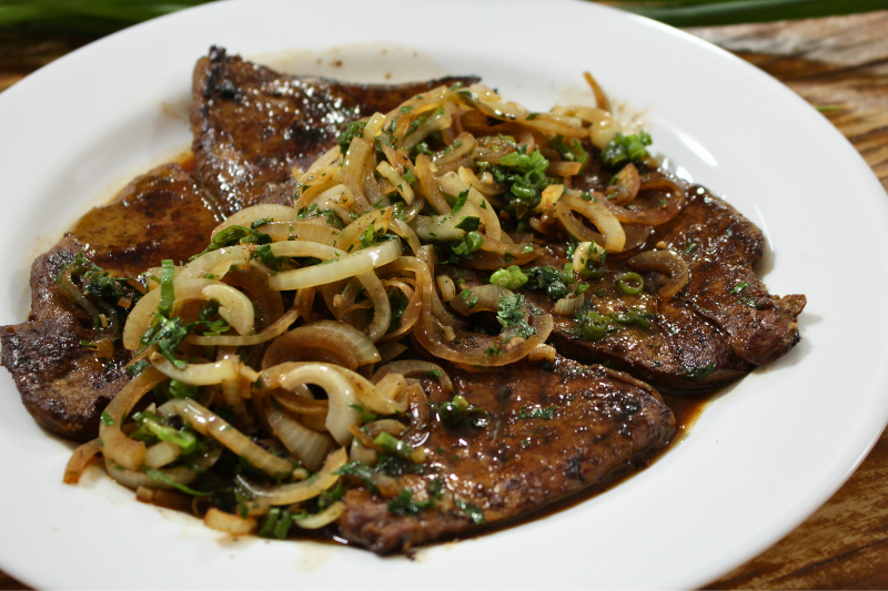 Receita de bife de fígado acebolado 