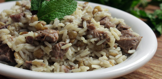 Arroz com lentilha e cordeiro